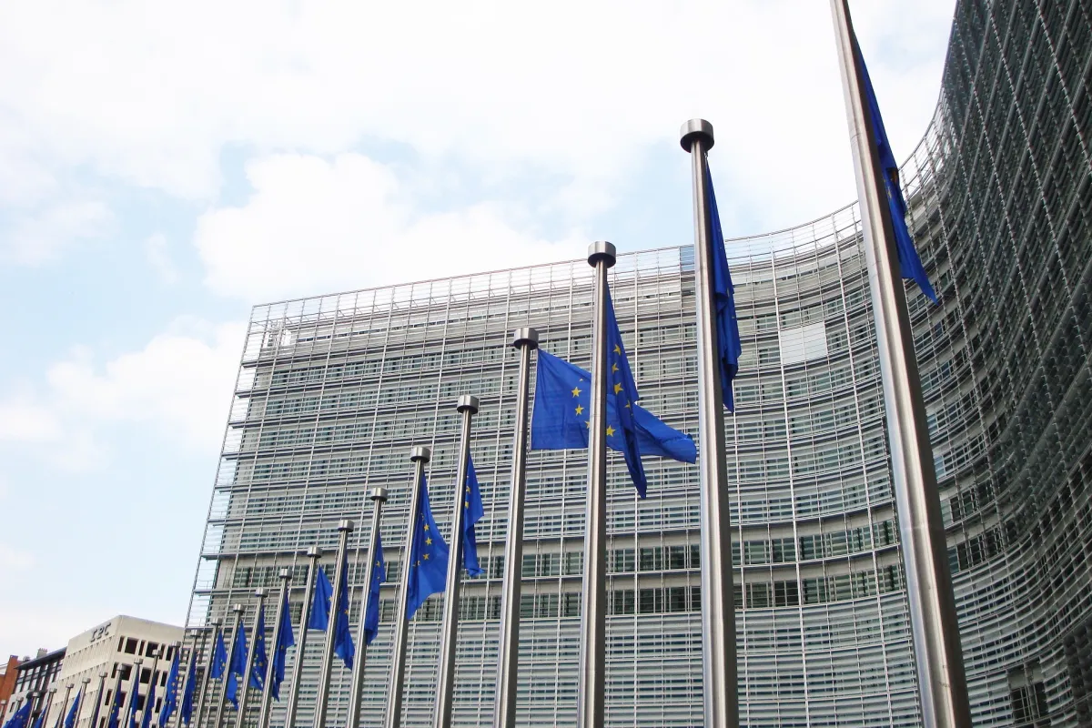 Rubrik_Politik_und_Recht_EU-Kommission_c._Pixabay_eu-1232430_1920